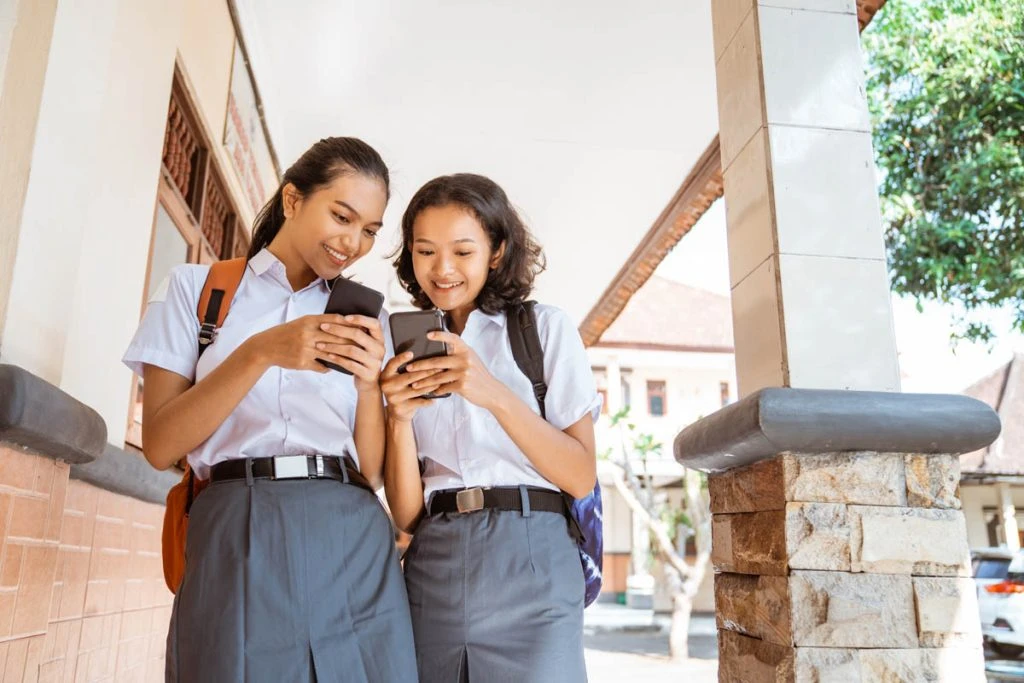 Effects of Social Media on Students