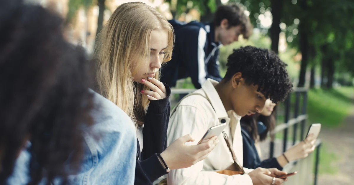 Social media and adolescent self esteem